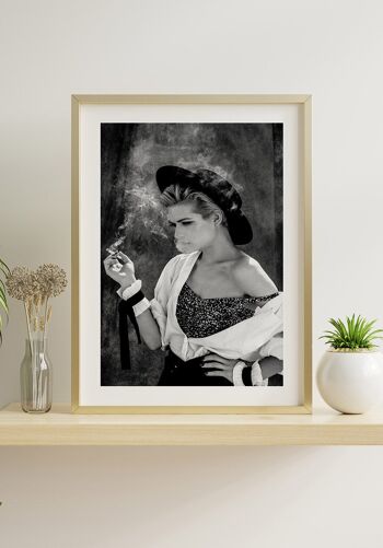 Affiche Photographie Femme qui fume - 50 x 70 cm 2
