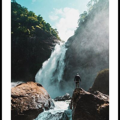 Póster de fotografía Cascada con Hombre - 40 x 50 cm