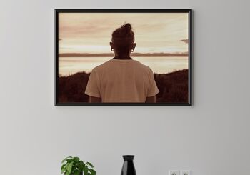 Poster Photographie Homme au coucher de soleil - 100 x 70 cm 3