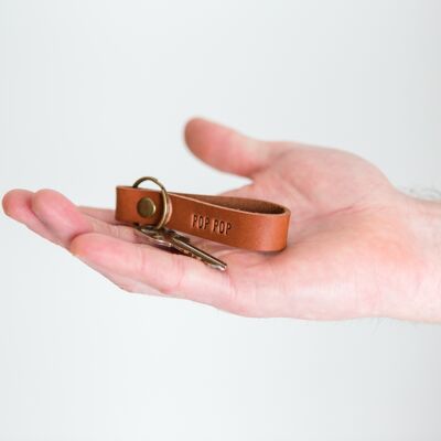 Porte-clés en cuir marron avec texte personnalisé