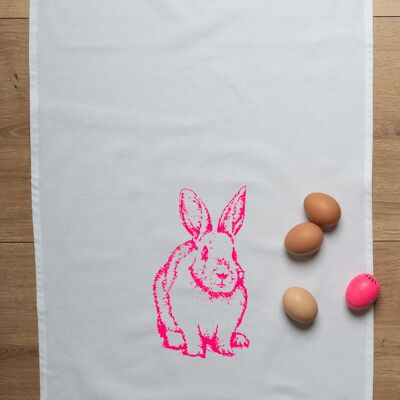 Torchon blanc, lapin assis en rose