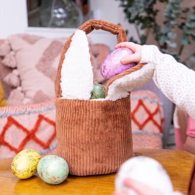 Cesto di caccia di Pasqua di coniglietto fatto a mano