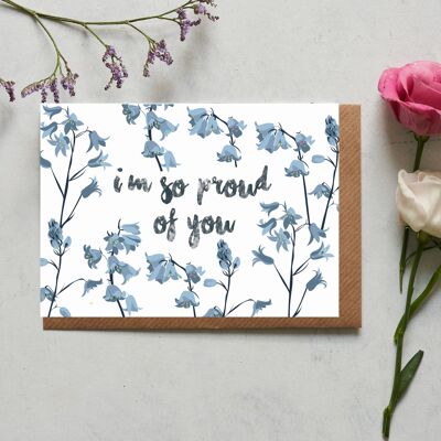 Estoy tan orgulloso de ti tarjeta de felicitación floral bluebell