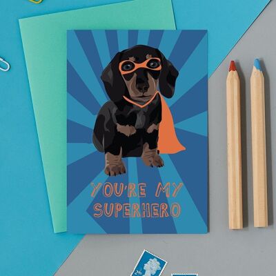 Biglietto di auguri Superhero Sausage Dog Reggie