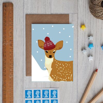 Tarjeta de ciervos de Navidad en la nieve