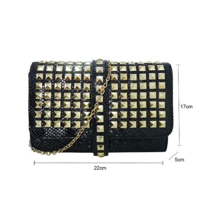 Pochette cloutée effet croco