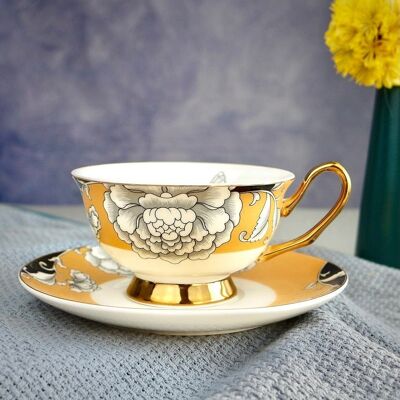 Taza de té, platillo y cuchara de porcelana de zafiro amarillo