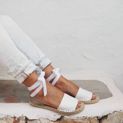 Essential sandal white classic