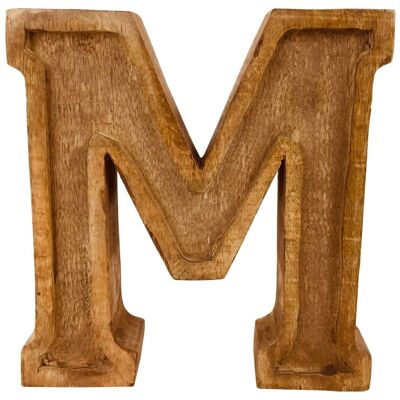 Letra M en relieve de madera tallada a mano