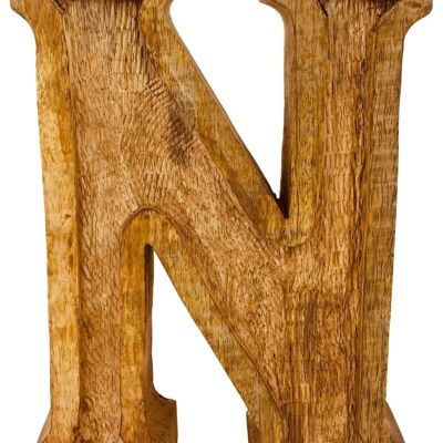 Letra N en relieve de madera tallada a mano