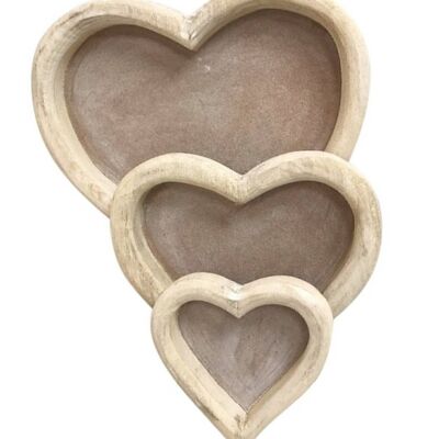 Tre vassoi a forma di cuore in legno