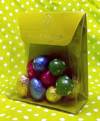 Oeufs de Pâques fourrés multicolores en boîte transparente 2
