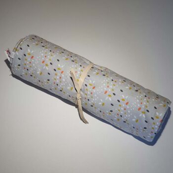 Rouleau de tissu absorbant pétales fond gris _ Zéro déchet 2