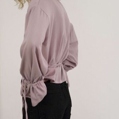 Long sleeve crossed blouse with drawstring on the cuff.