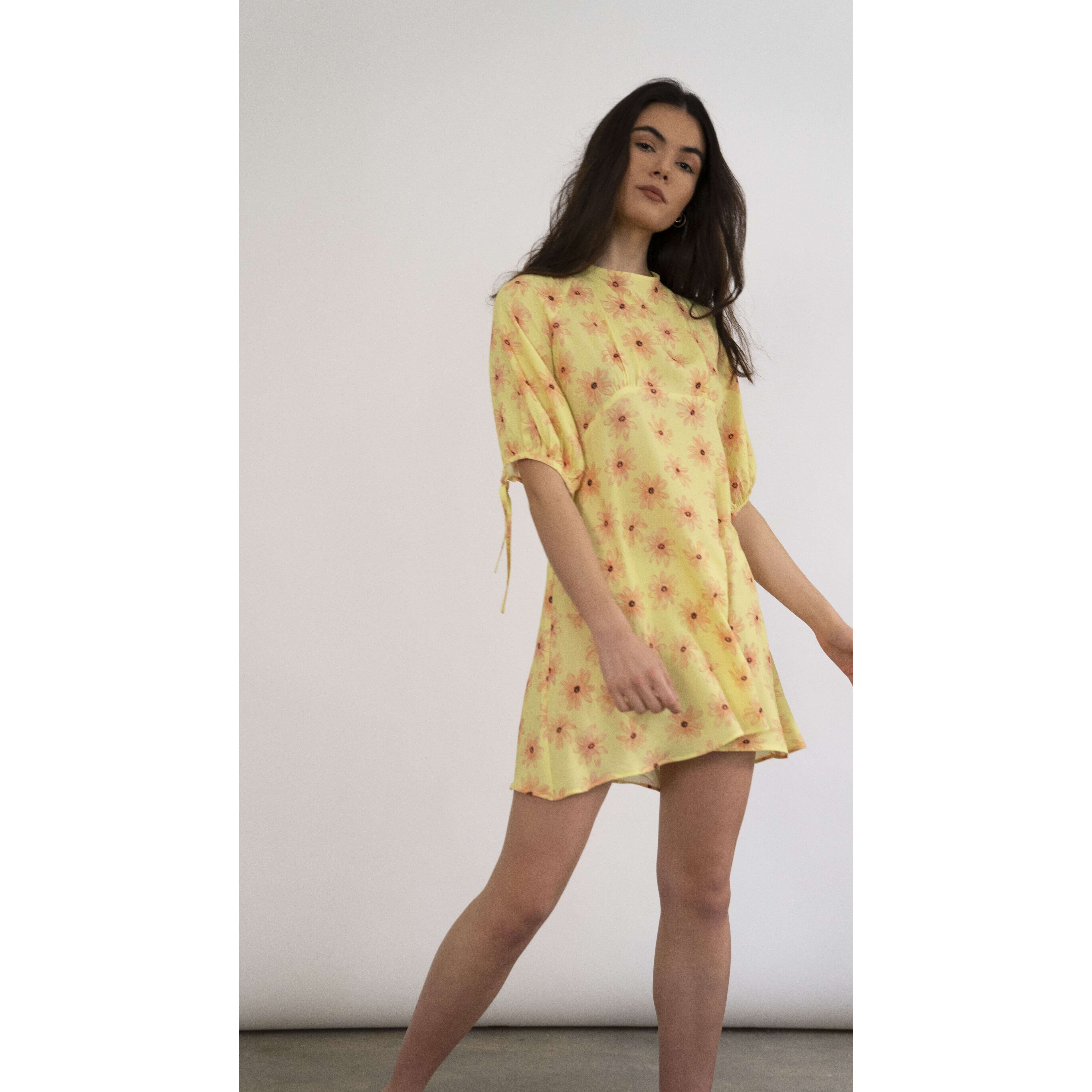 Abito midi fluido. Scollo tondo