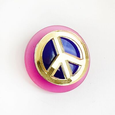 Protest pin Peacesign