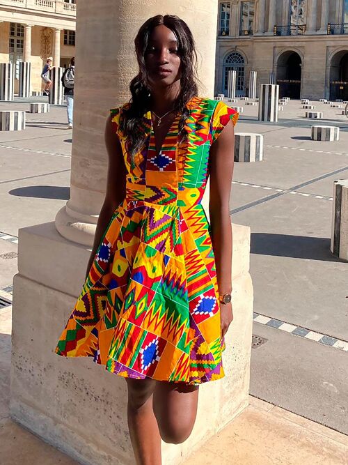 Seductor vestido tribal de inspiración africana kente.