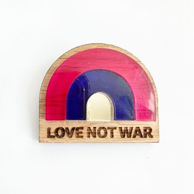 Épinglette de protestation Love not war arc-en-ciel