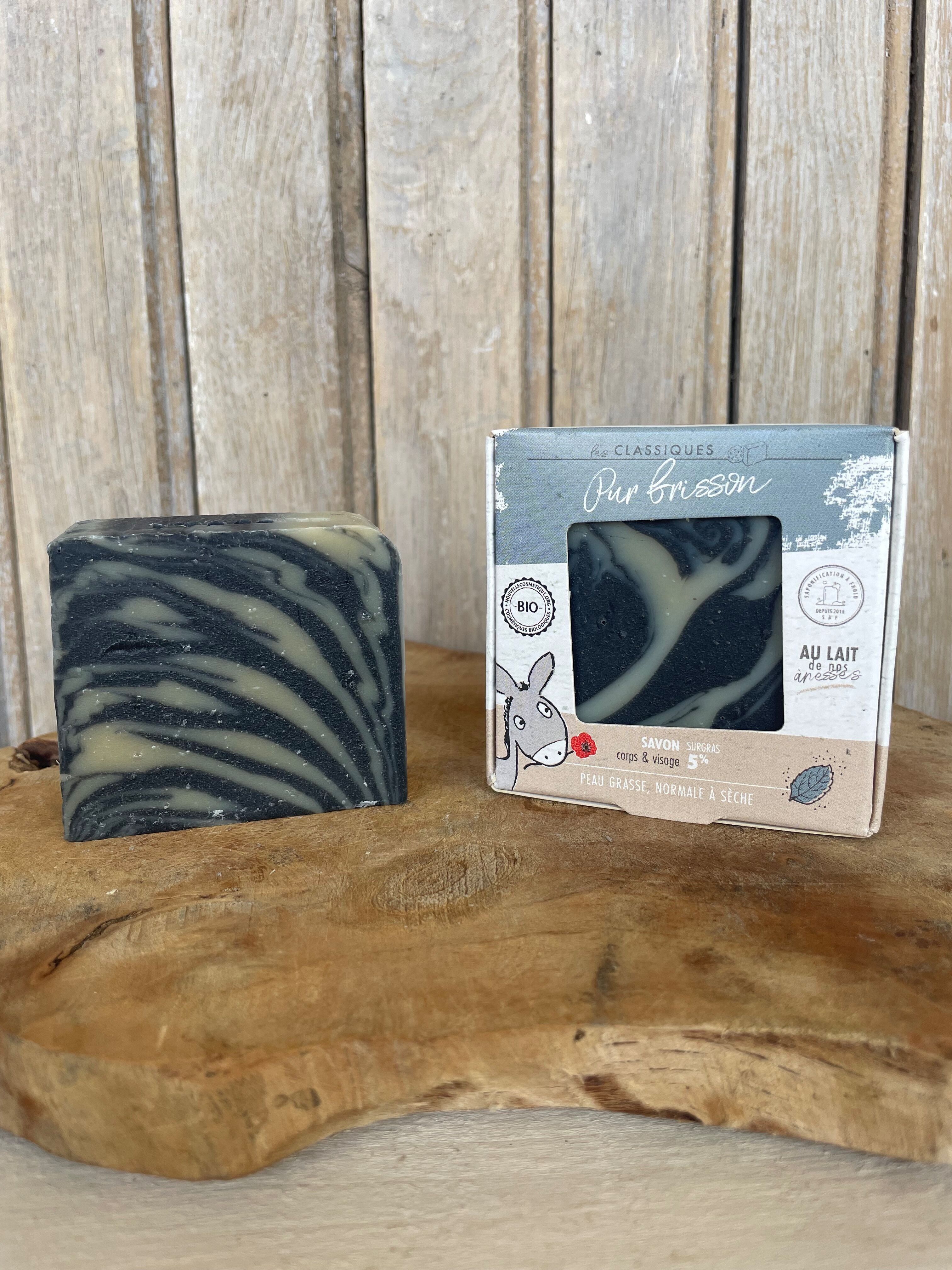 Jabón artesanal, ecológico y saponificado en frío, con leche de burra y hierbabuena - Pura emoción