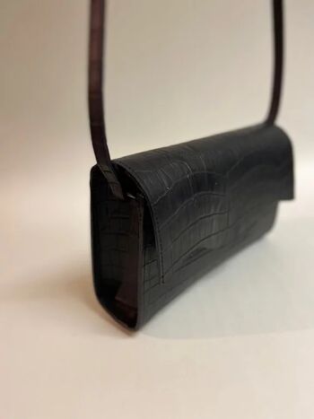 Petit sac à main en cuir noir imprimé croco 1