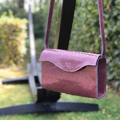 Bolso pequeño de piel morado/rosa con estampado