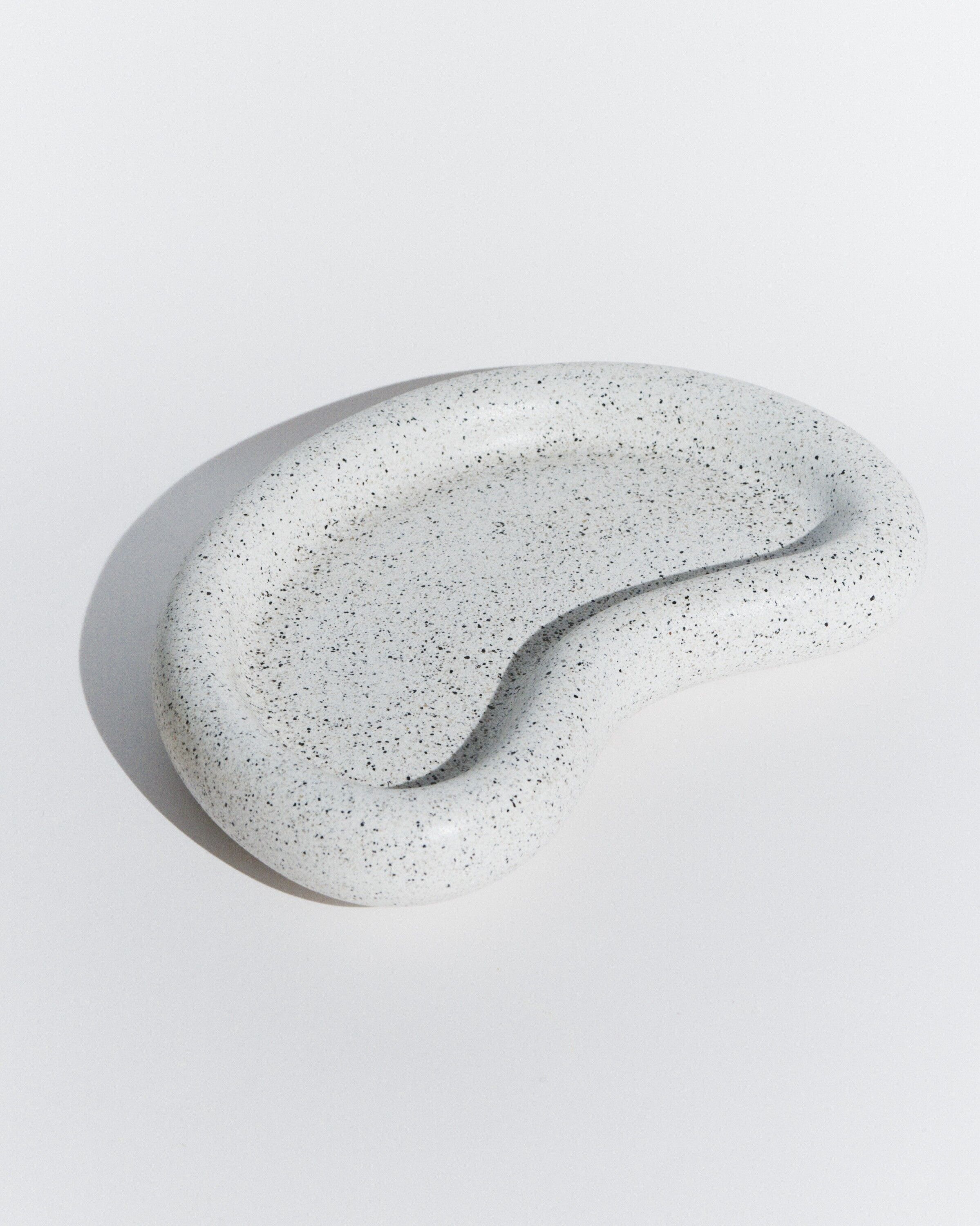 Curved plate ‘Collioure’ Chalk