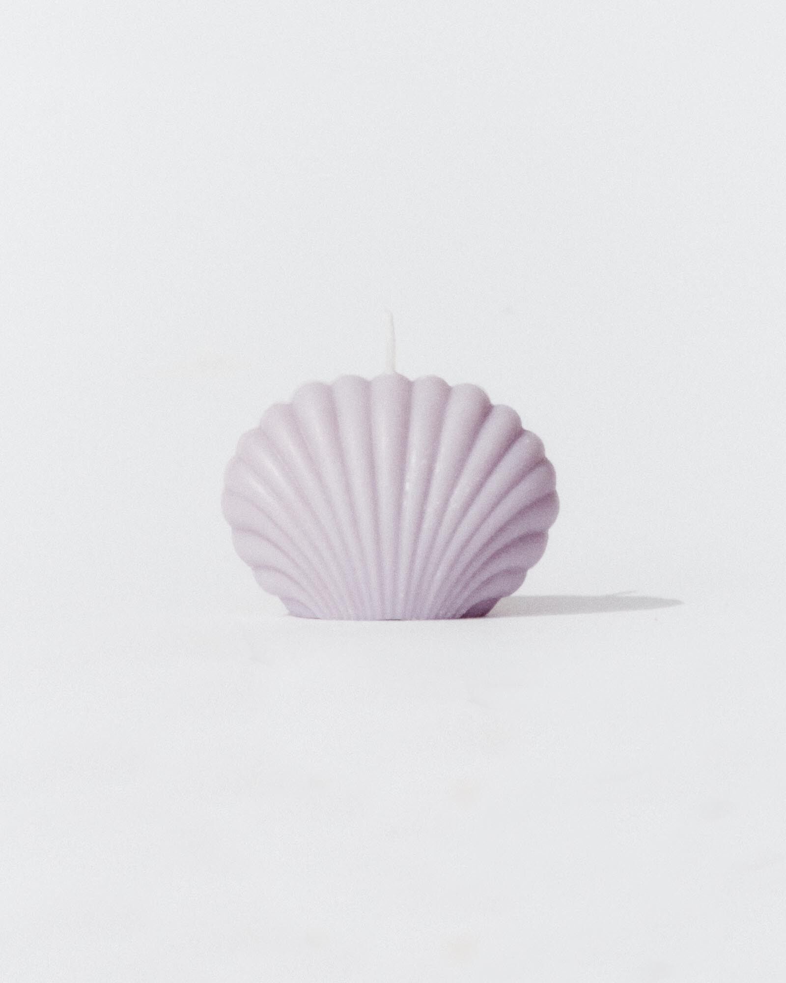 Small shell candle ‘Sainte-Marie-de-la-Mer’ Lilac