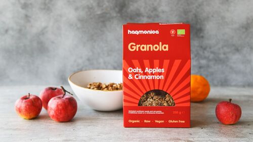 Organic granola with oats, apples and cinnamon