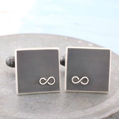 Boutons de manchette de mariage en argent sterling. Symbole de l'infini noir