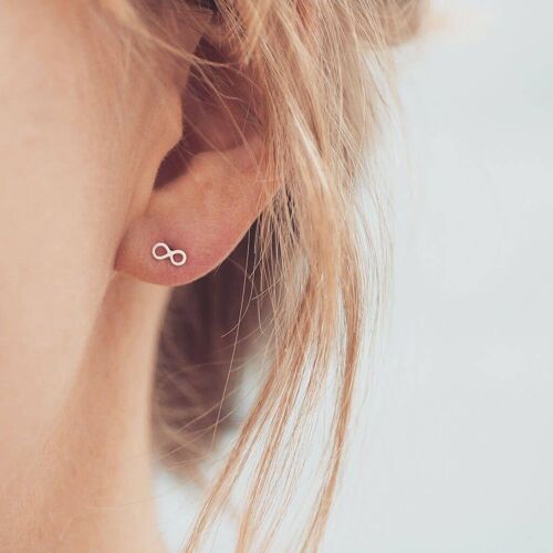 Tiny earrings - Infinity stud earrings