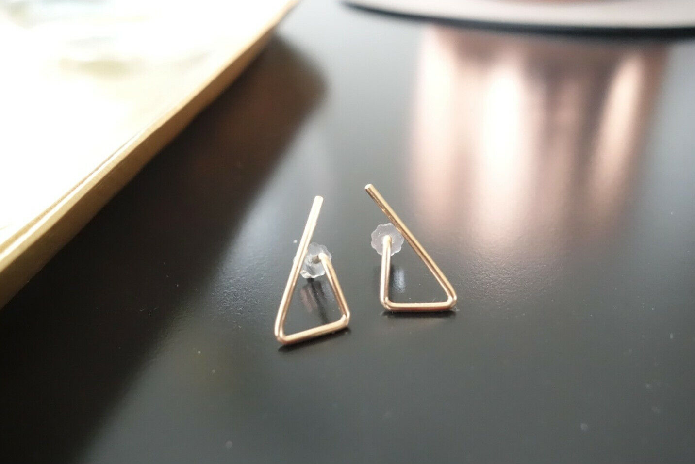 Aretes triangulares pequeños