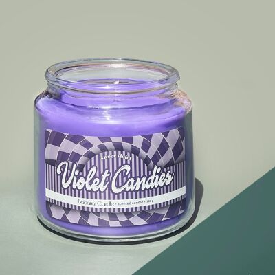 Bacana Candle – XXL-Duftkerze im Glas – Aromatische Kerze im Glasgefäß mit Deckel – originelle Geschenkkerze – 560 Gramm – ± 100 Brennstunden – violette Bonbons