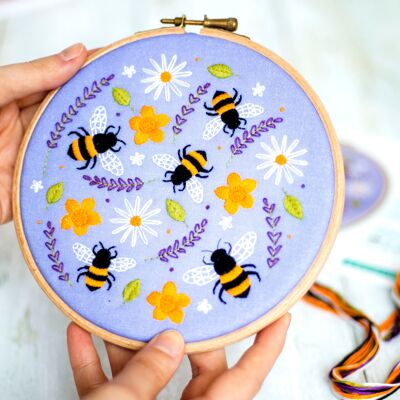 Kit de bordado hecho a mano de abejas y lavanda Hoop Art