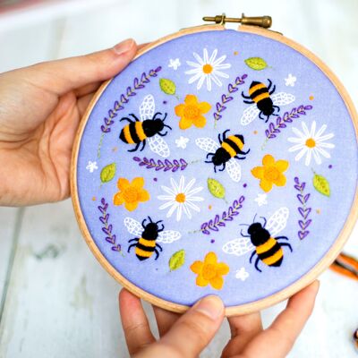Kit de bordado hecho a mano de abejas y lavanda Hoop Art