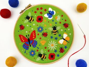 Kit de broderie fait main papillons et abeilles Hoop Art 3