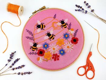 Kit de broderie fait main abeilles et fleurs sauvages Hoop Art 2