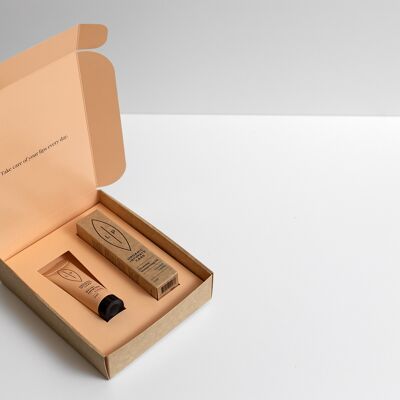 Sensuous Gift Box: Cleansing + Moisturizing Oil Coconut + Vanilla & Wet Lips Caring Glide Prebiotic