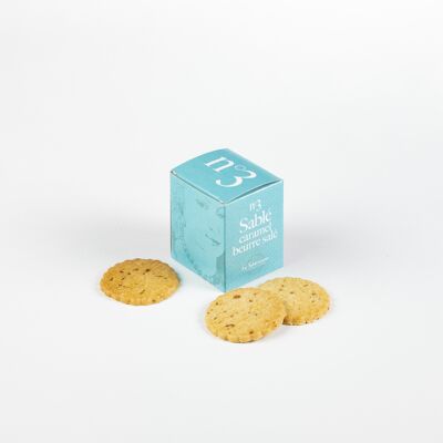 Biscotti di pasta frolla con gocce di caramello al burro salato - Mini cubo di cartone n°3 35 g