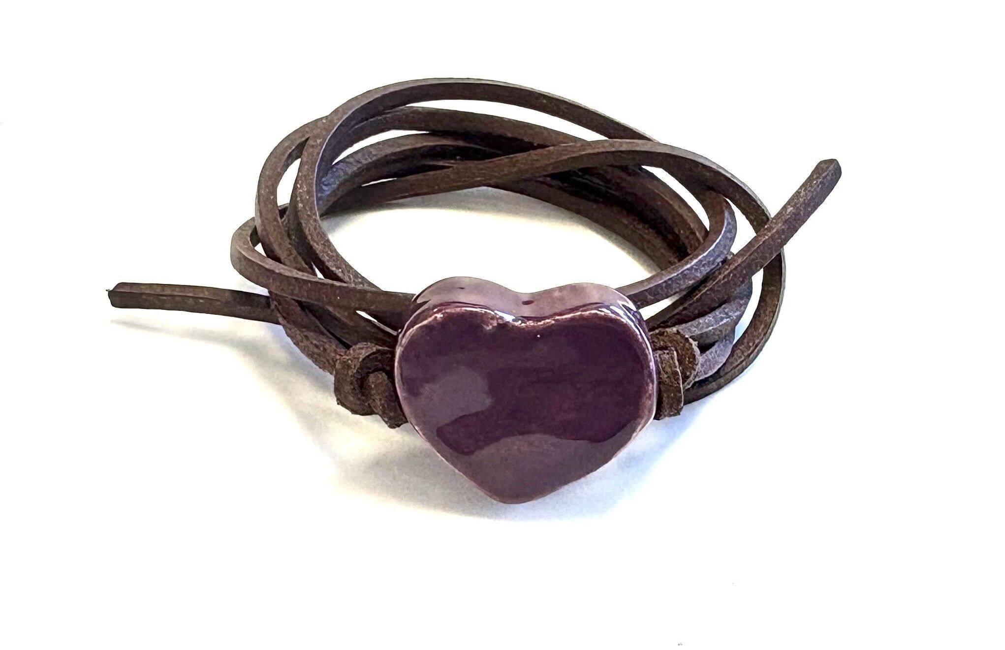 Bracciale in pelle con cuore in ceramica viola