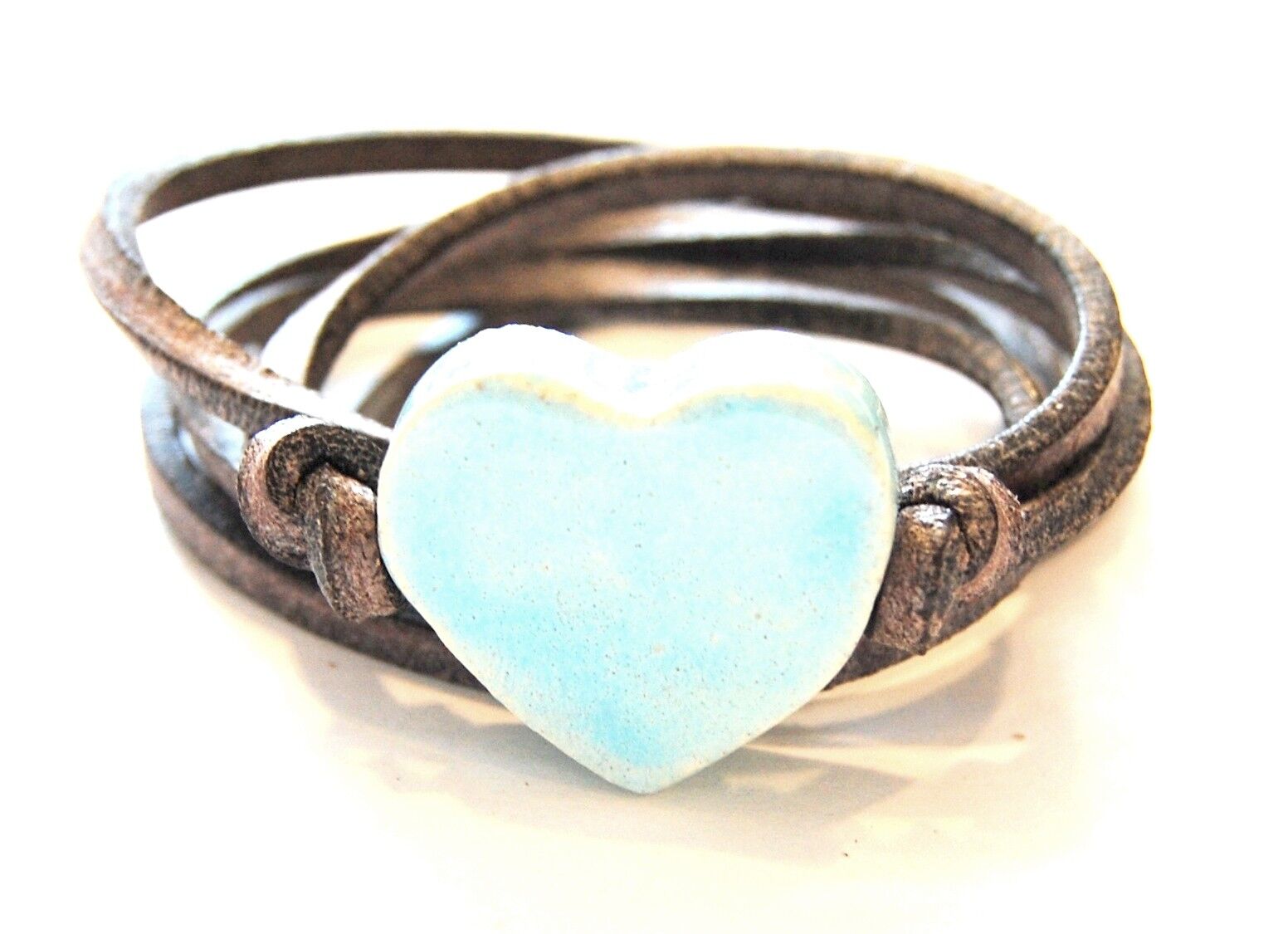 Bracciale in pelle con cuore in ceramica azzurra