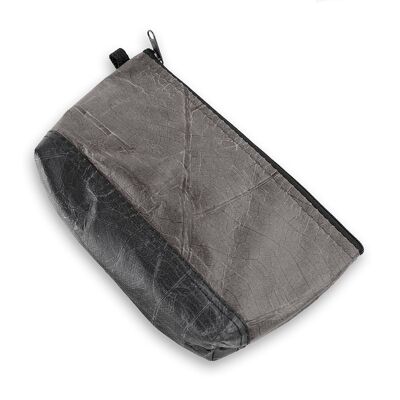 Riverside Wash Bag in Leaf Leather - Pebble Black