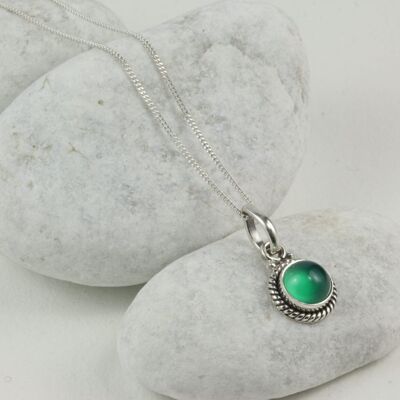 Twisted Wire Round Pendant Necklace with Green Onyx in Sterling Silver - 18"