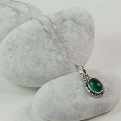 Twisted Wire Oval Pendant Necklace with Green Onyx in Sterling Silver - 18"