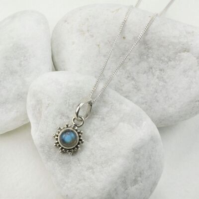 Star Motif Pendant Necklace with Labradorite in Sterling Silver - 18"
