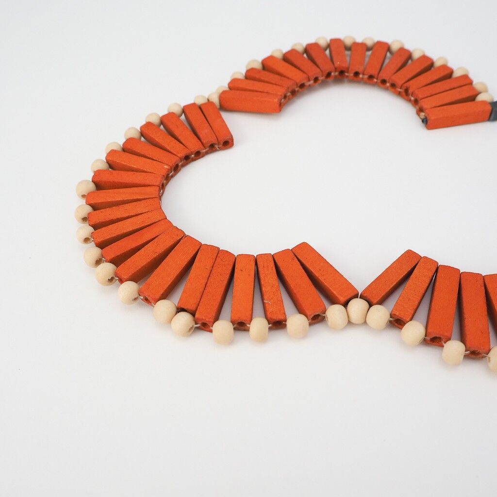 Collar de madera 10