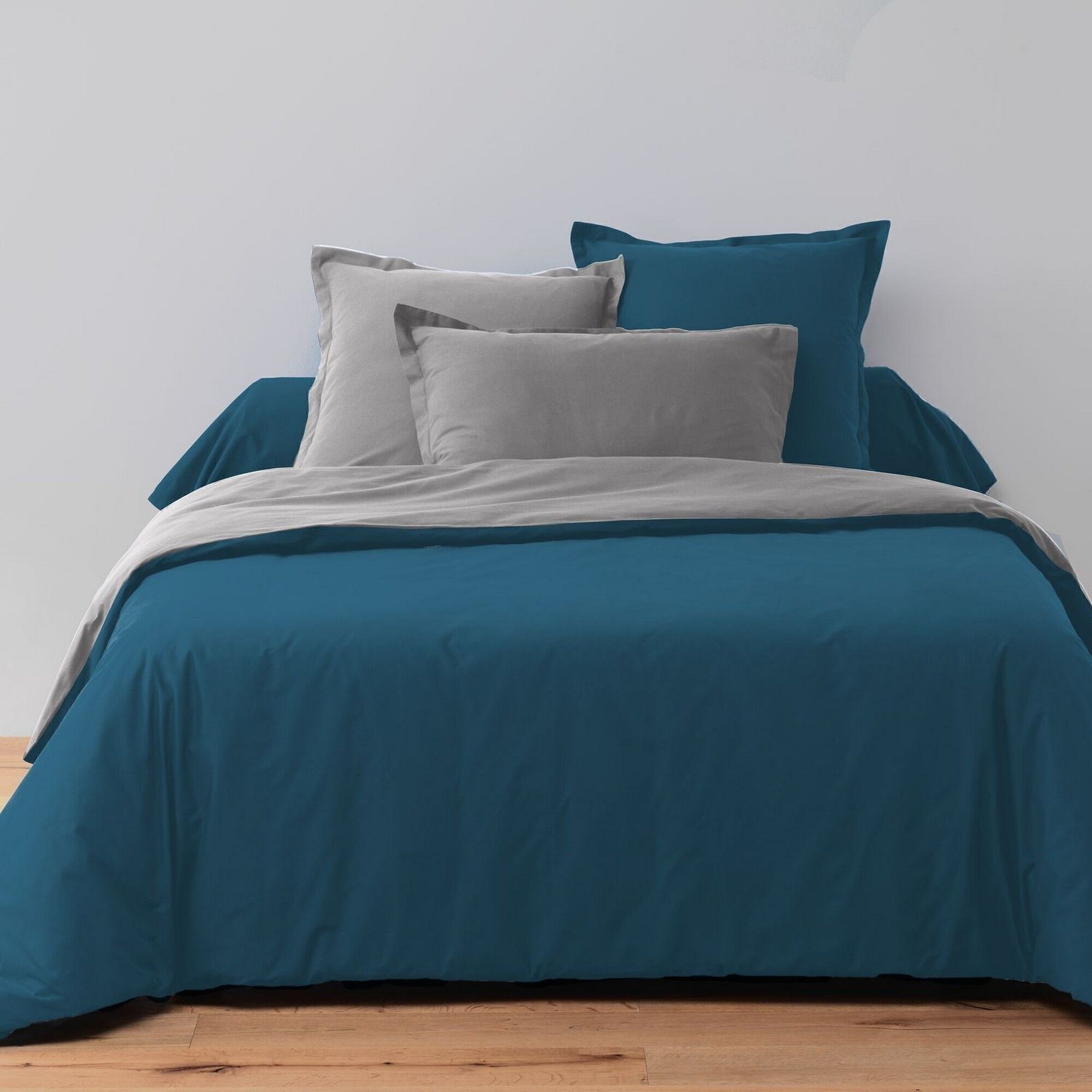 Housse de couette 240x260 réversible bicolore en Coton 57 fils Gris Foncé/Canard avec 2 taies d'oreiller 100% coton