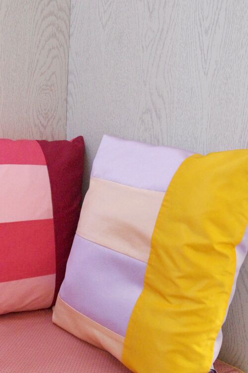 Housse de coussin Flag lilas, rose et jaune