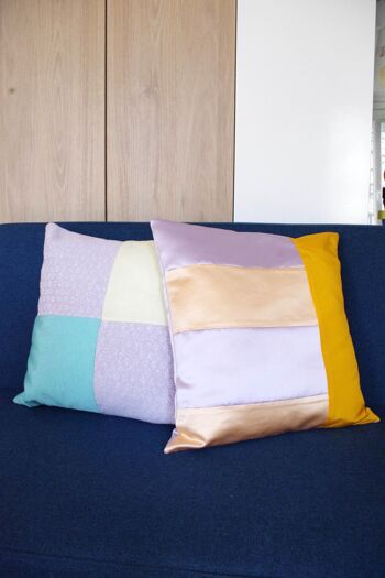 Housse de coussin Flag lilas, rose et jaune 3