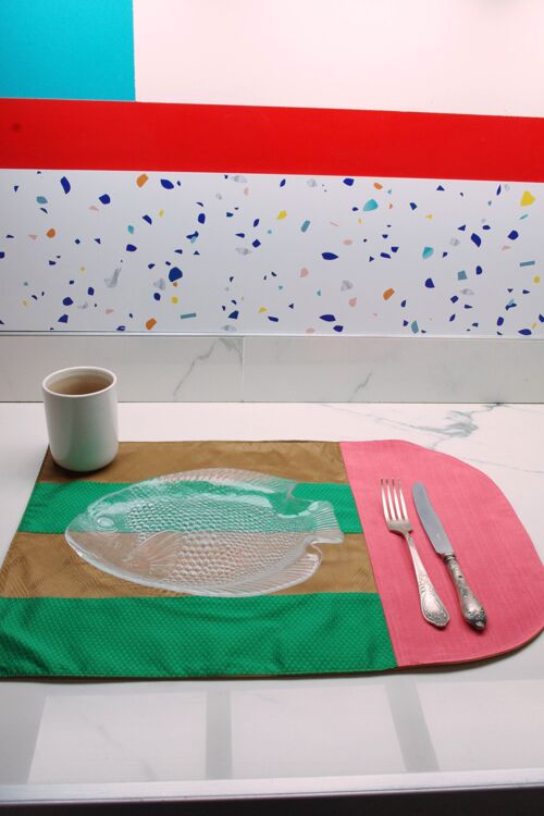Set de table Flag vert gazon, châtaigne et rose