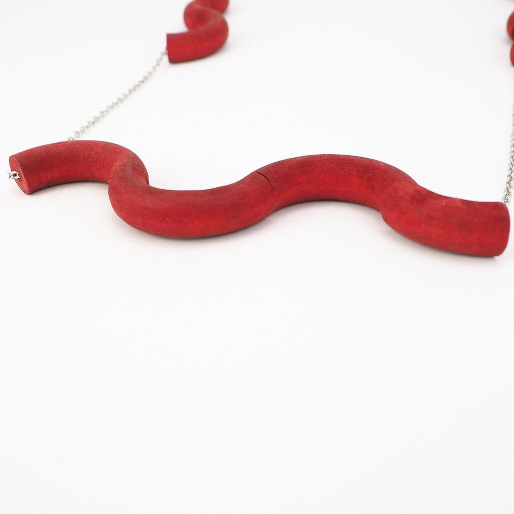 Collana in legno 23- Carminio